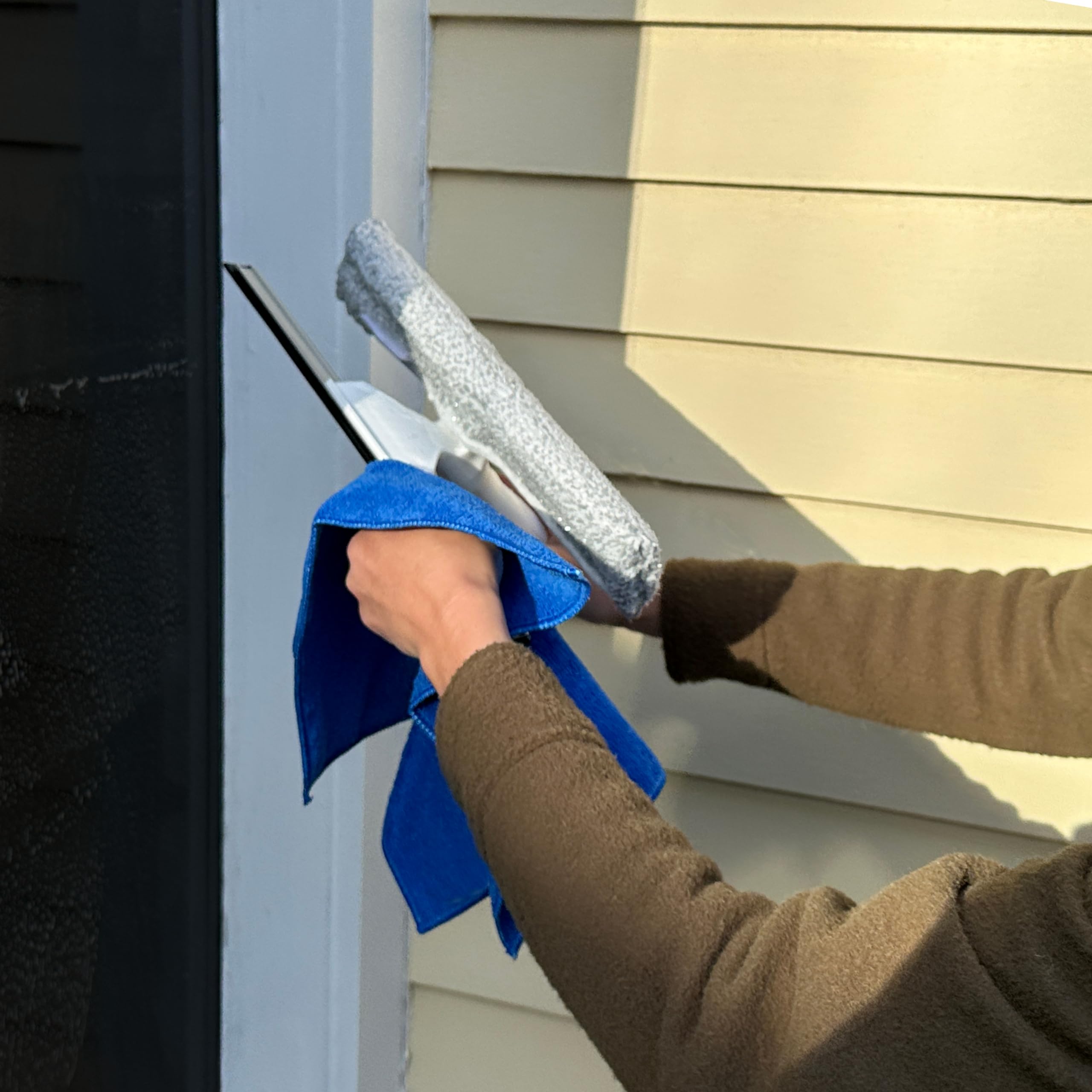 Unger 12” Outdoor Window Scrubber and Squeegee Kit with 5’ Telescopic Pole for High Access, Cleaning Supplies for Mirrors and Glass Surfaces, Machine Washable Sleeve - Image 7