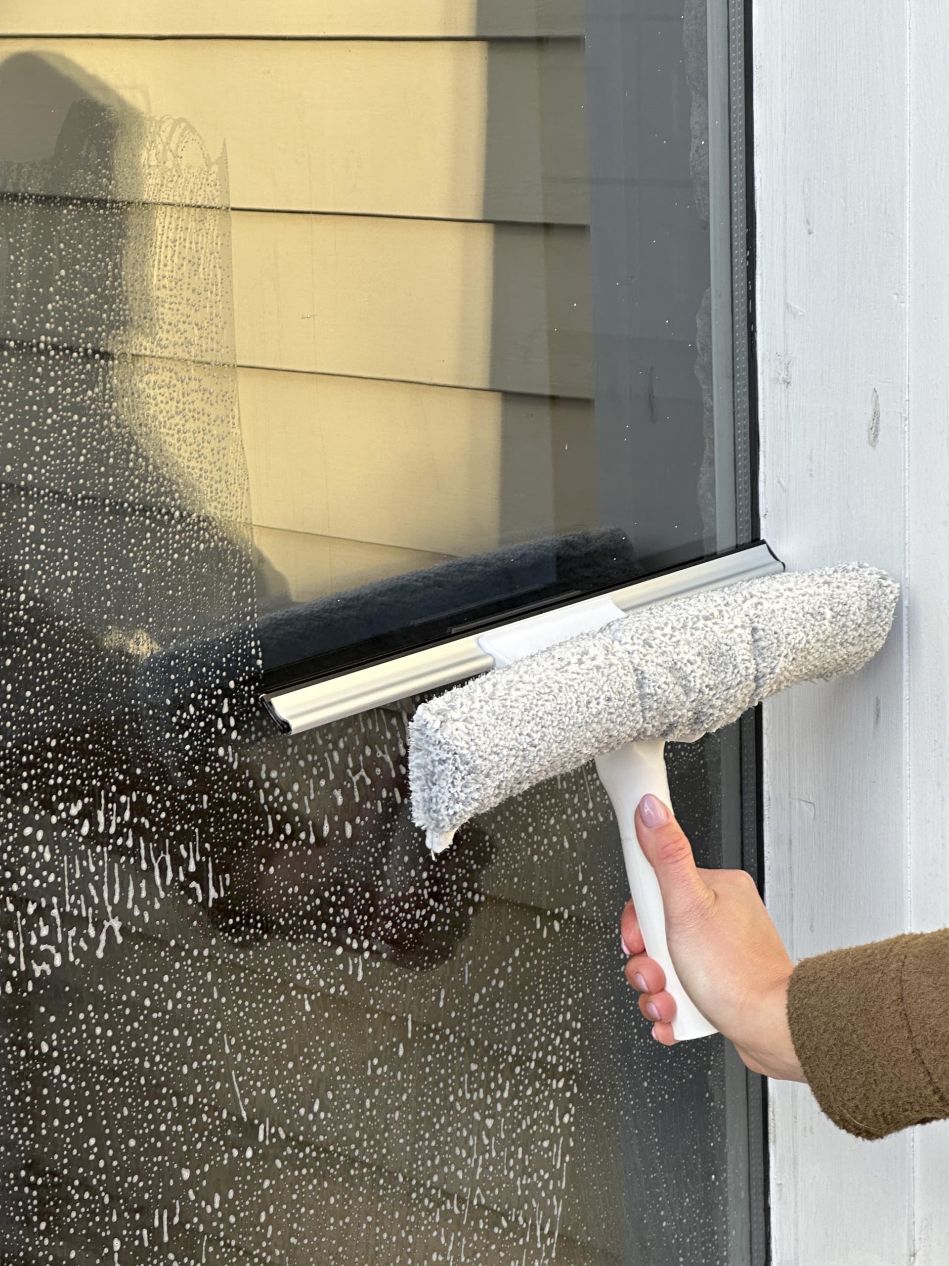 Unger - 978902 Window Washing Starter Kit with 2-in-1 Microfiber Combi, Collapsible Pole, Microfiber Cloth, and Bucket - Image 4