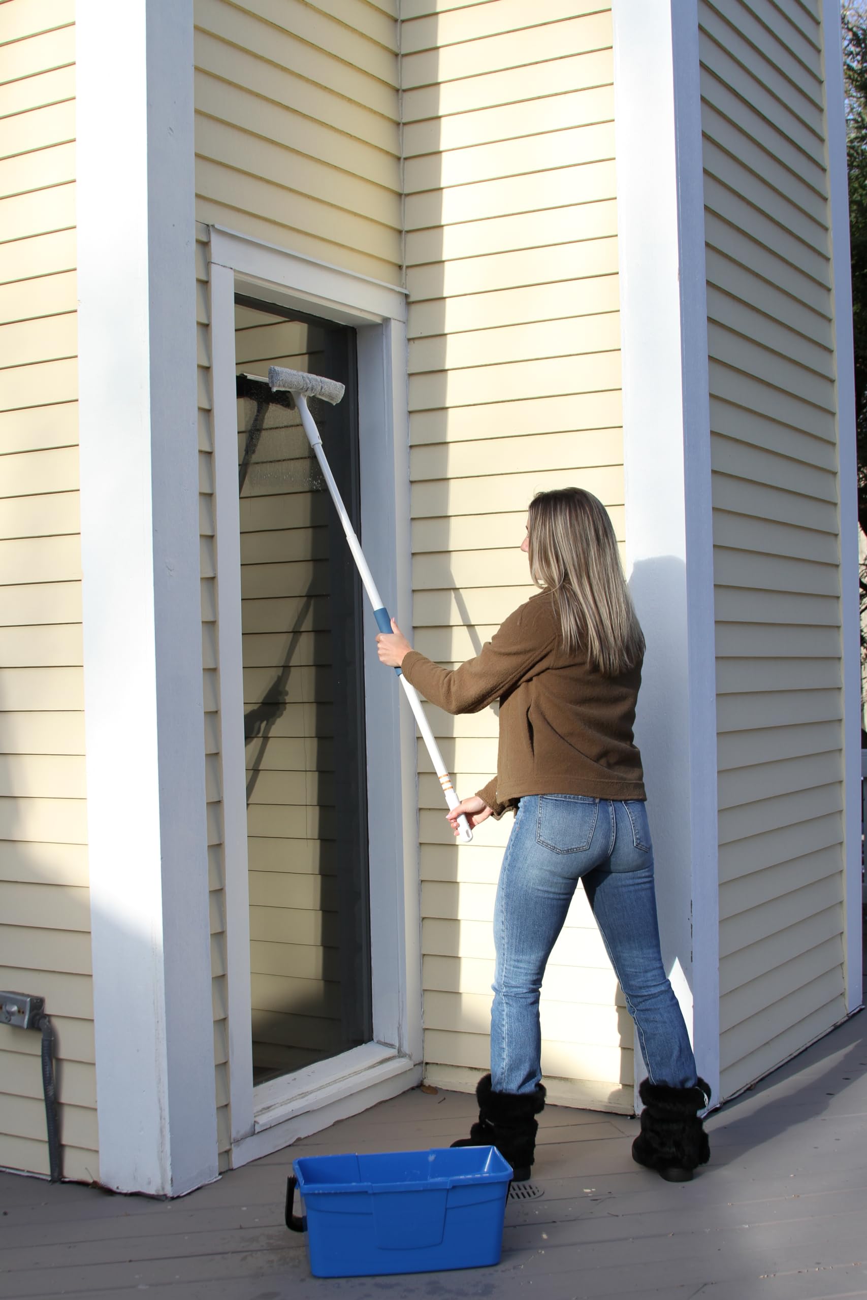 Unger - 978902 Window Washing Starter Kit with 2-in-1 Microfiber Combi, Collapsible Pole, Microfiber Cloth, and Bucket - Image 7